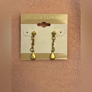 Gold Tone Chain and Drop Earrings